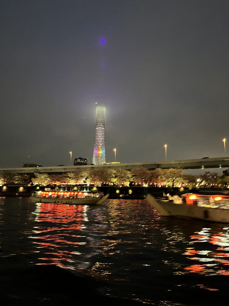 夜の屋形船